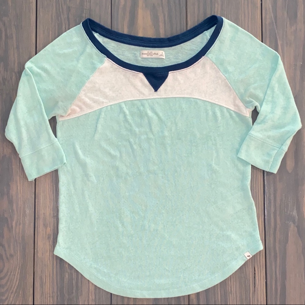 A&F Relaxed Fit Quarter Sleeve Boatneck Tee S